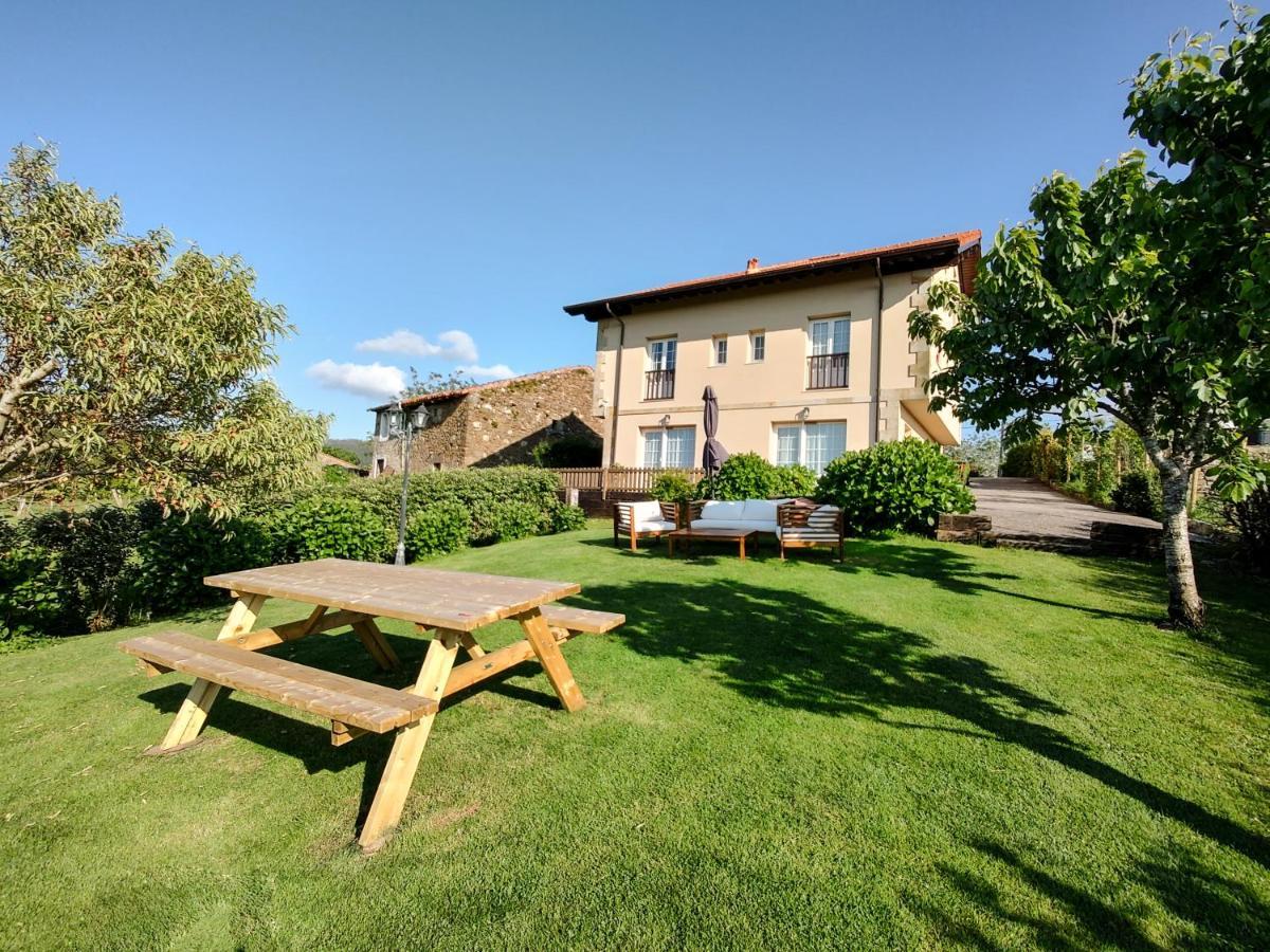 Apartamentos Corona Комилас Екстериор снимка