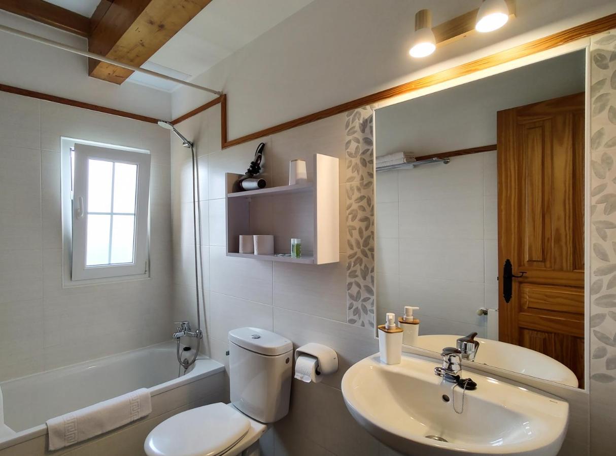 Apartamentos Corona Комилас Екстериор снимка